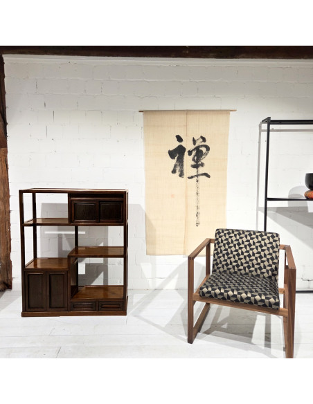 Japanisches Teeregal aus Holz Traditionelles Chaschitsu-Regal Asiatisches Massivholzregal Dunkelbraunes Teemöbel Sato