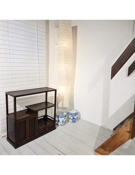 Japanisches Teeregal aus Holz Traditionelles Chaschitsu-Regal Asiatisches Massivholzregal Dunkelbraunes Teemöbel Sato