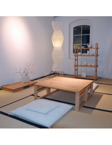 Folding table, tea table, relaxation room, zabuton, various lights.