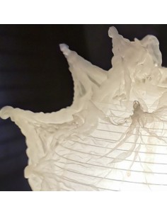 Japan handgefertigte Papierleuchte Shibori 11 in der Ausstellung. 2