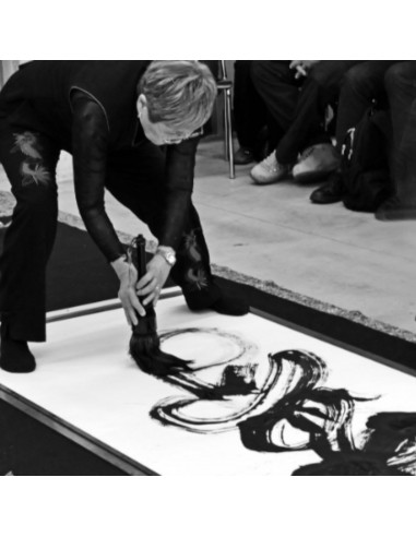 Sanae Sakamoto Ausstellung japanische Schriftkunst Kalligrafie Malerei bei Sato in Zürich Performance